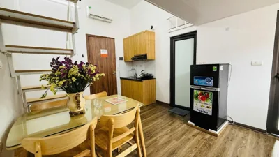 Appartement loft avec une chambre et balcon — Era Apartment Khuc Thua Du